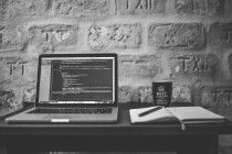 探索编程语言：C与Python的差异